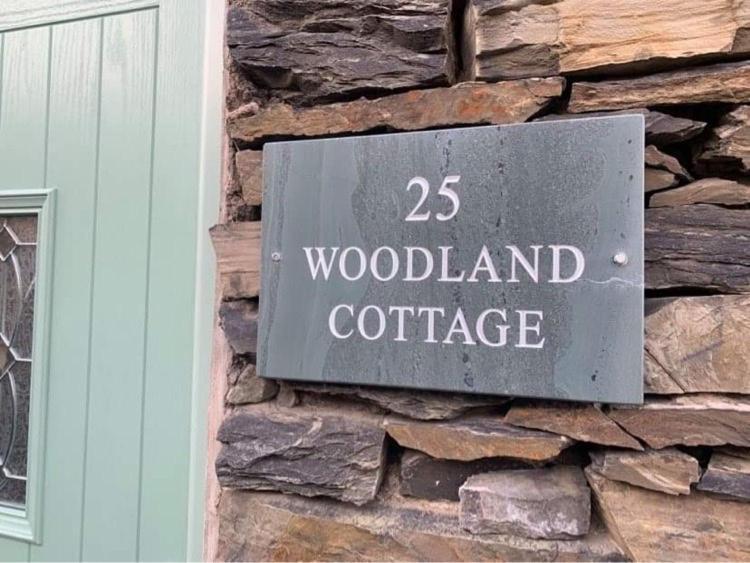 Woodland Cottage - Private Courtyard - Pet Friendly Retreat In The Heart Of ווינדרמר מראה חיצוני תמונה