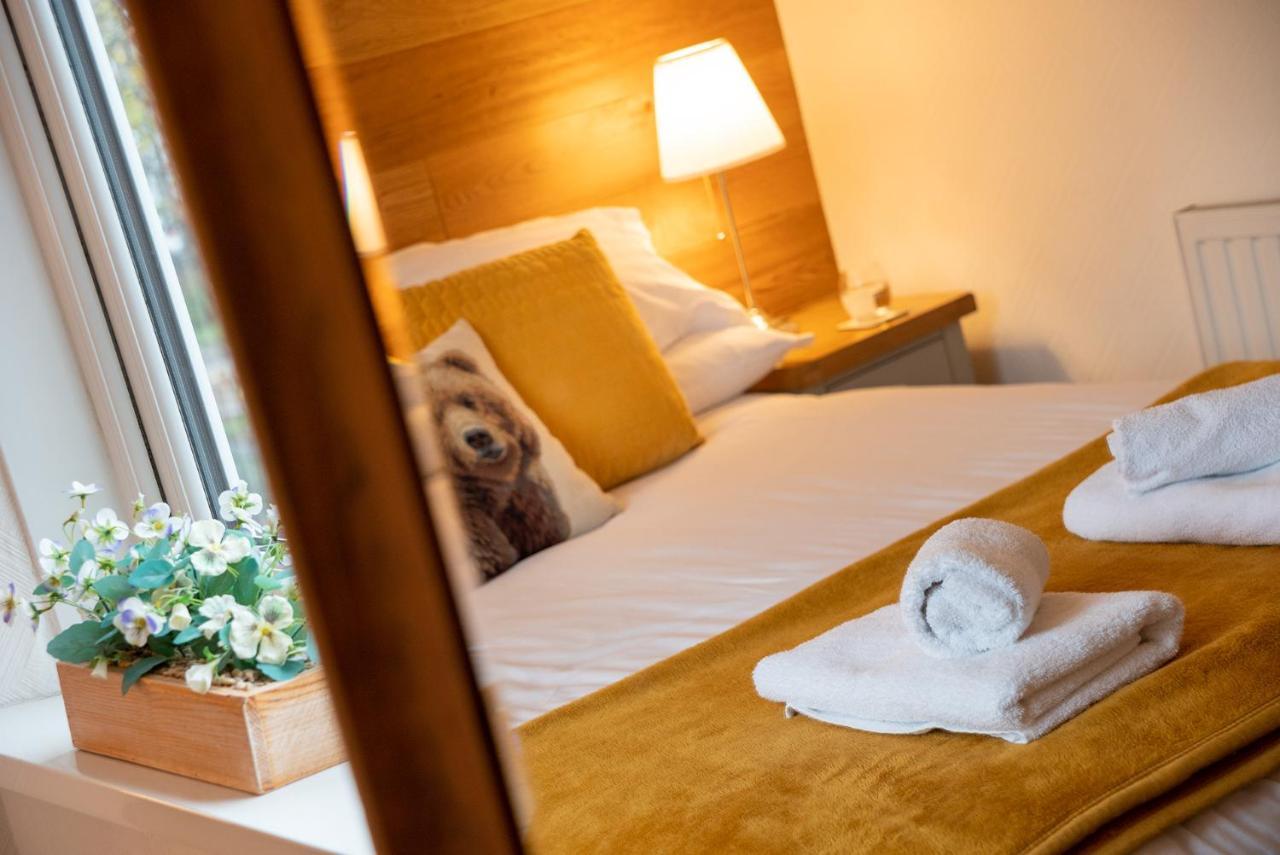 Woodland Cottage - Private Courtyard - Pet Friendly Retreat In The Heart Of ווינדרמר מראה חיצוני תמונה