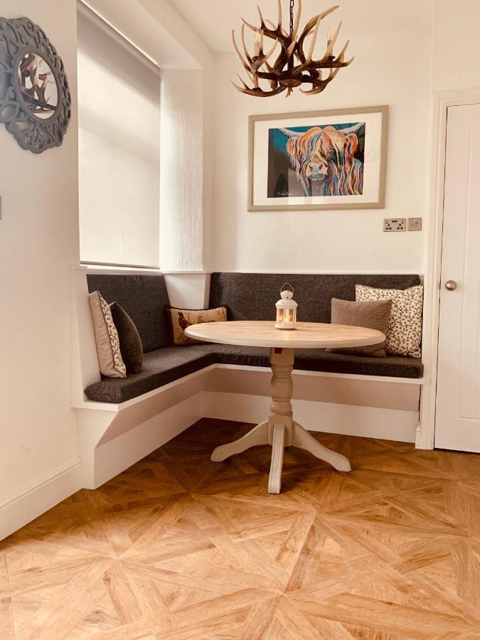 Woodland Cottage - Private Courtyard - Pet Friendly Retreat In The Heart Of ווינדרמר מראה חיצוני תמונה